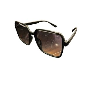 Elegant Black Square Sunglasses